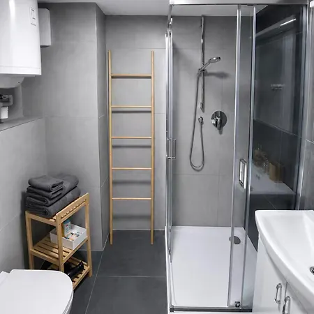 Cozy Near Center And Big Parking Lot Διαμέρισμα Πράγα