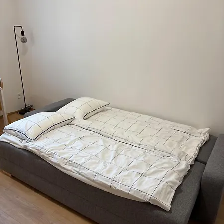Cozy Near Center And Big Parking Lot *